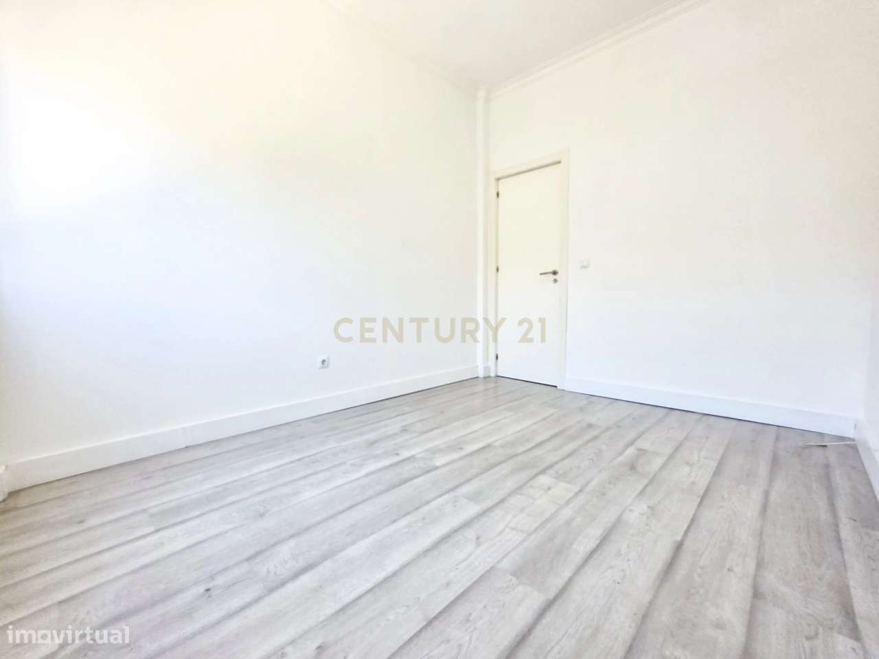 Apartamento T2 Remodelado no Barreiro – Moderno, Versátil e Pronto a H-16