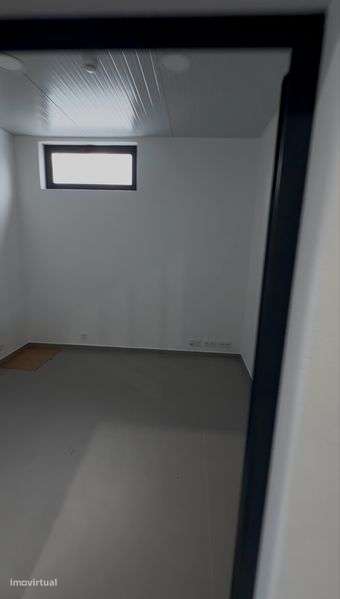 Arrenda-se NOVO armazem 300 com painel sandwich - Grande imagem: 3/8