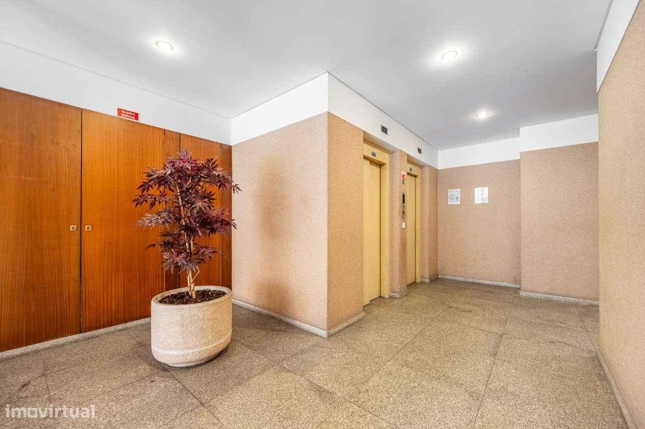 Apartamento T3 com áreas generosas junto à Makro – Braga-18