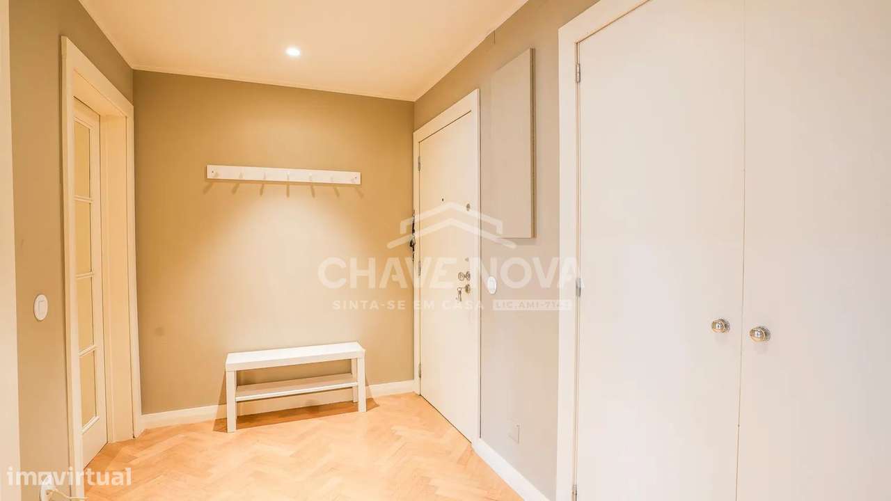 T2 Renovado c/ Lugar de Garagem na Alameda Jardins da Arrábida-10