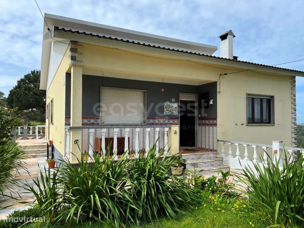 Moradia Isolada T3+1 com amplo espaço Exterior e Garagem - Grande imagem: 1/32