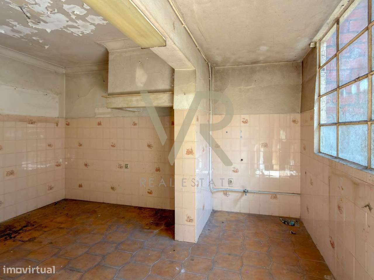 Moradia com Grande Potencial de Remodelação | Possibilidade de T5 |-20