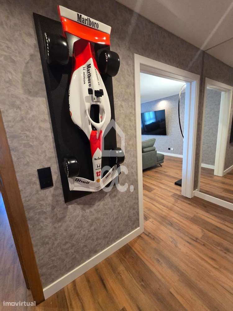 Apartamento T1 na Venda do Pinheiro com Garagem, Elevador e AC-8