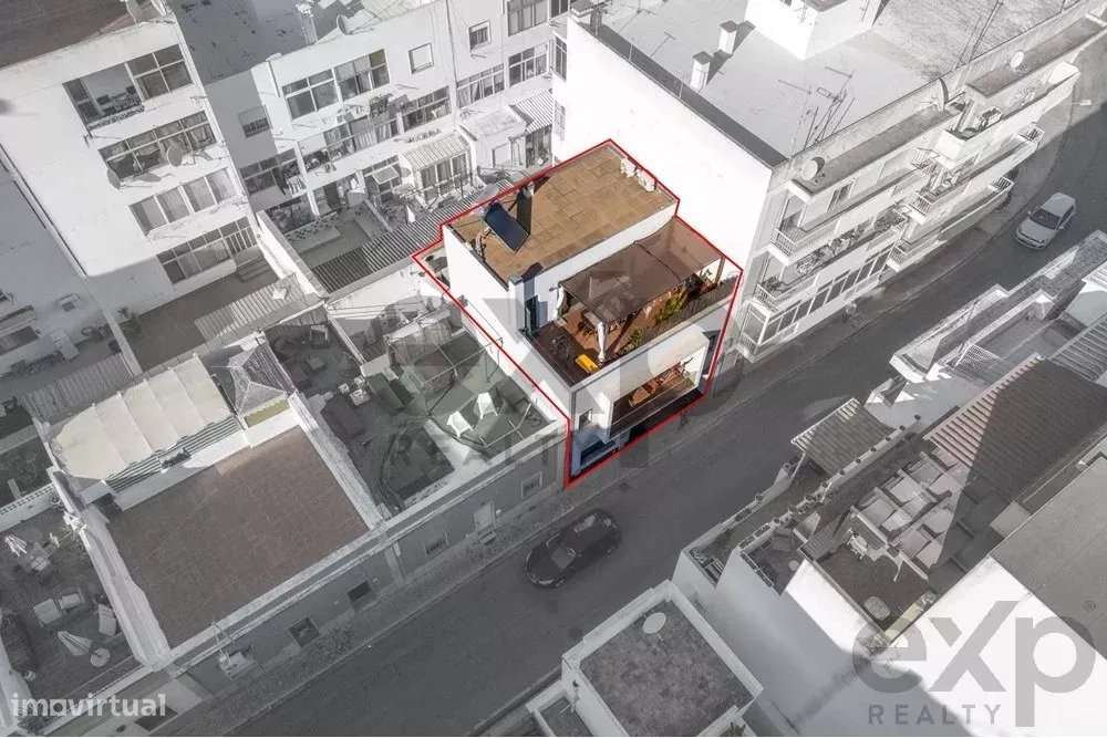 Moradia T3+1 com pátio, enorme terraço e garagem no centro de Olhão - Grande imagem: 3/49