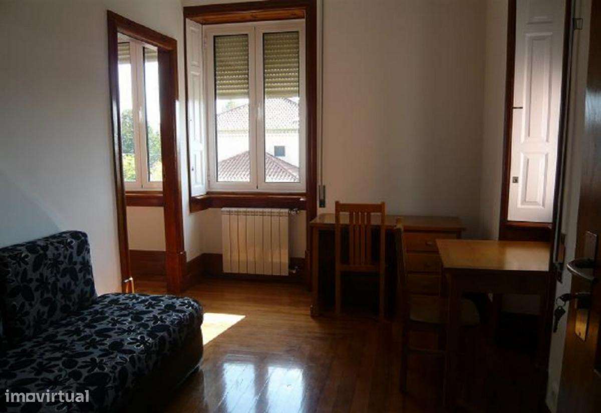Quarto - localizado em Cidral Coimbra - Grande imagem: 5/10