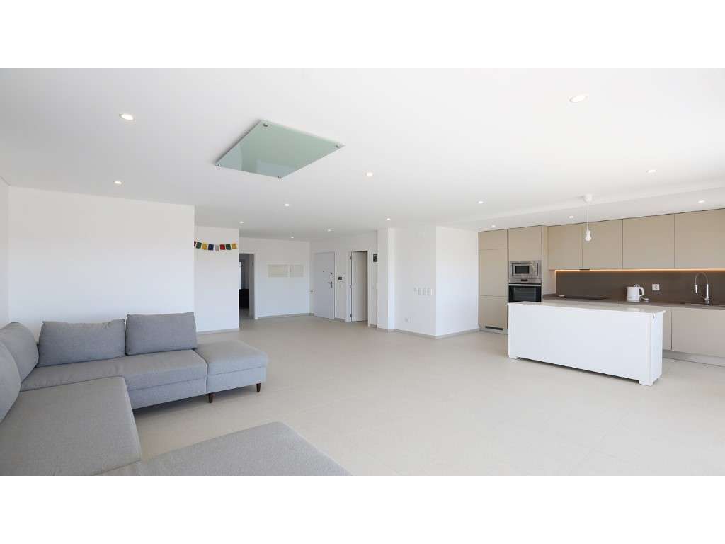 Penthouse T2 com vista panorâmica de mar e terraço privado em condo...-11