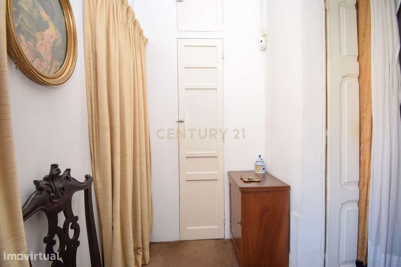 Apartamento T3 com Elevador, no Areeiro | Av. Roma| Campo Pequeno - Li-13