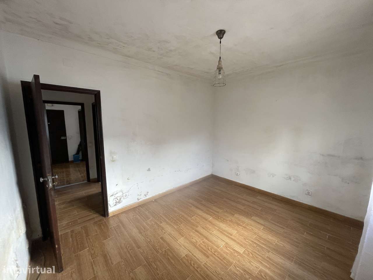 Moradia com 320m² de terreno e potencial incrível por apenas 385.000€-10