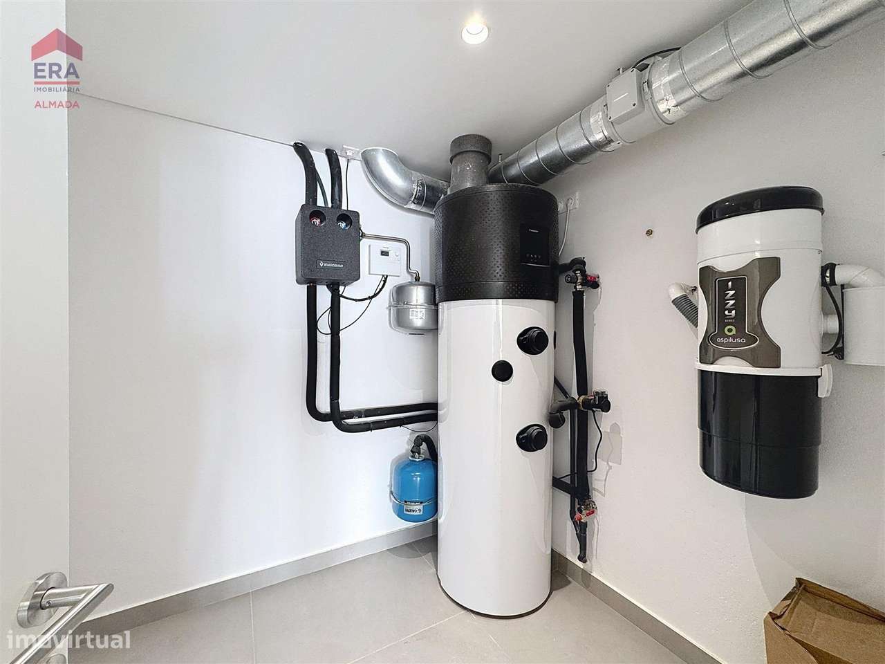 Nova Moradia em Almada , 5 suites, garagem e jardim-43