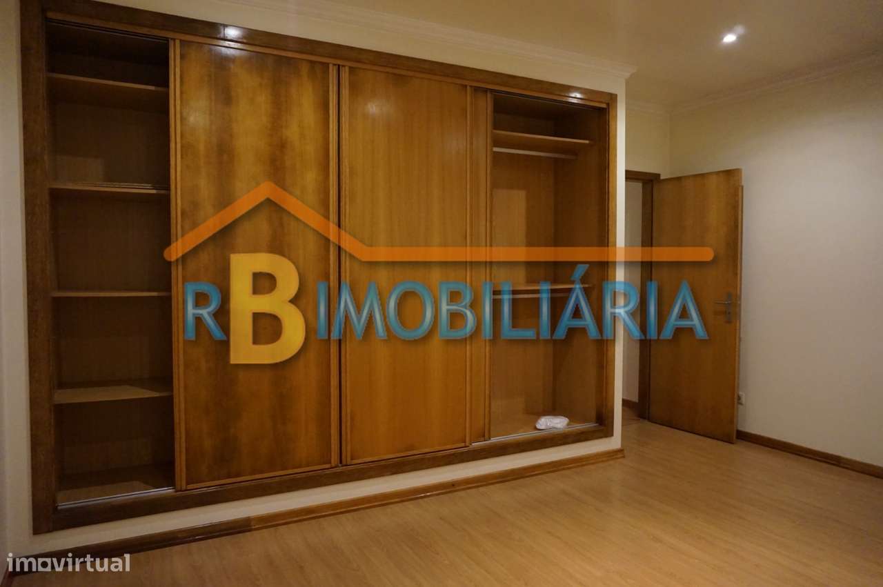 Moradia V3 na Nazaré - Grande imagem: 5/13