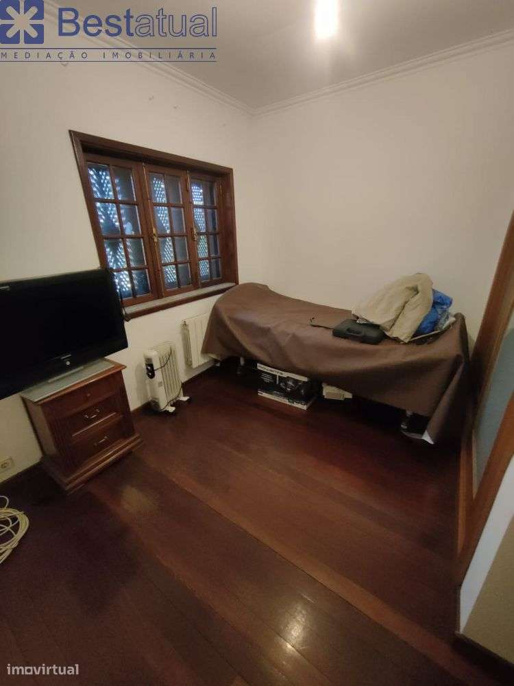 Moradia T4  C/Sótão + 1 Habitação T 3 - J/MC Donalds-35