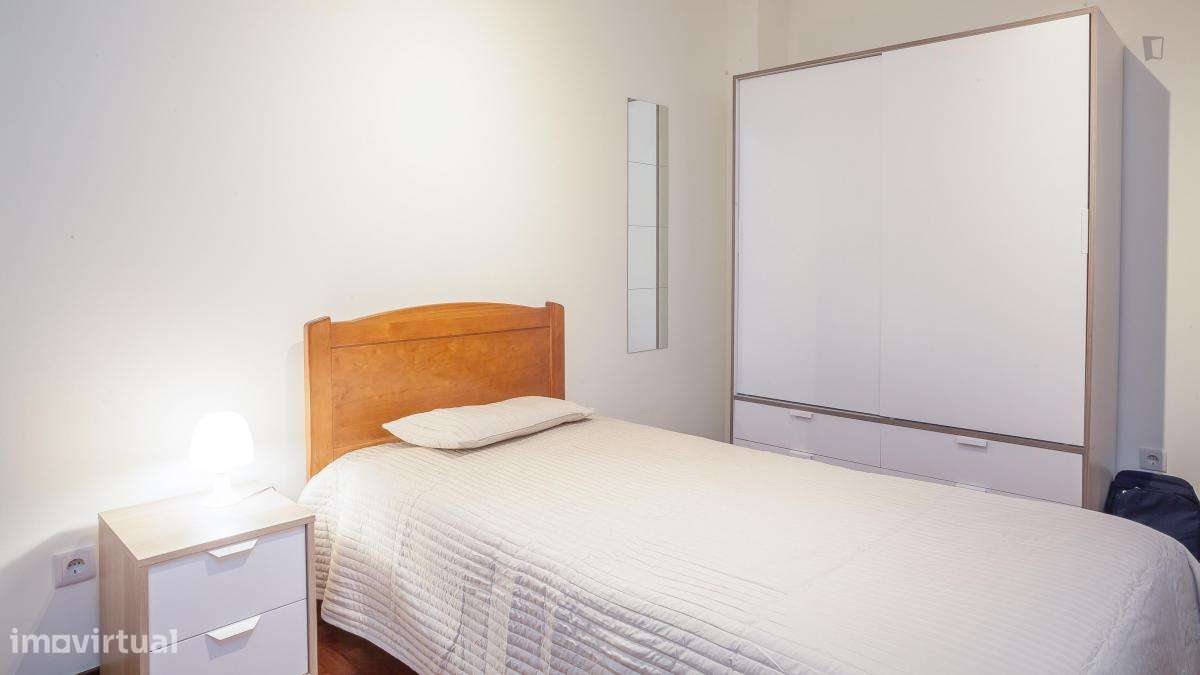 Quarto - localizado em Paranhos Porto - Grande imagem: 5/22