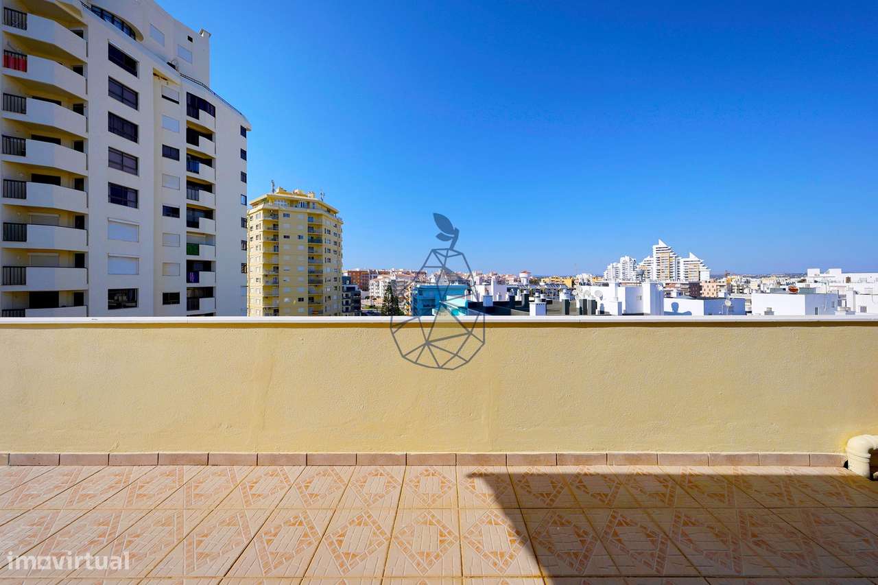 Apartamento Duplex T3 mobilado,  3 casa de banho ,Terraço, Vista Mar A-40