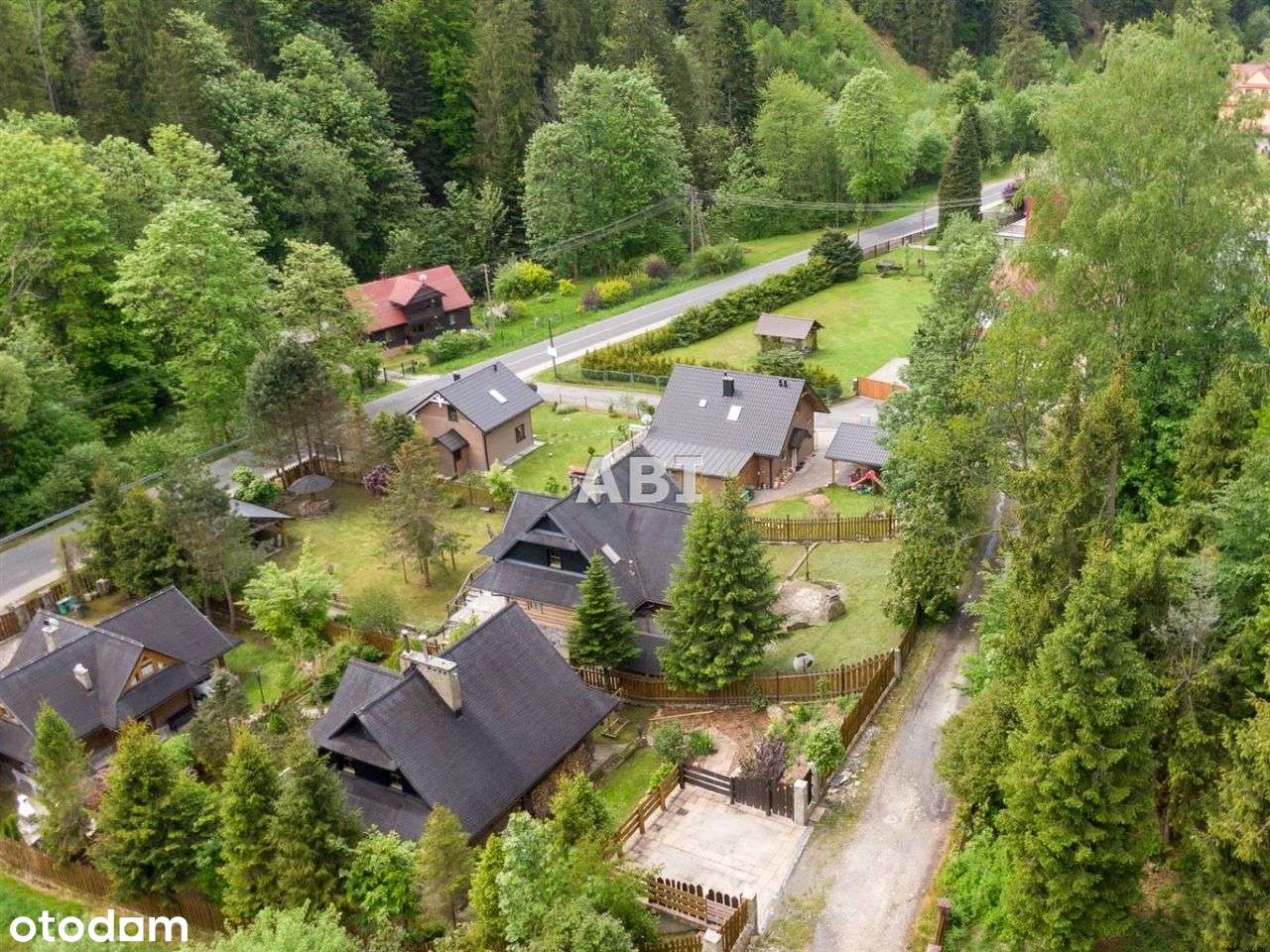 Pensjonat z dużą działką-6