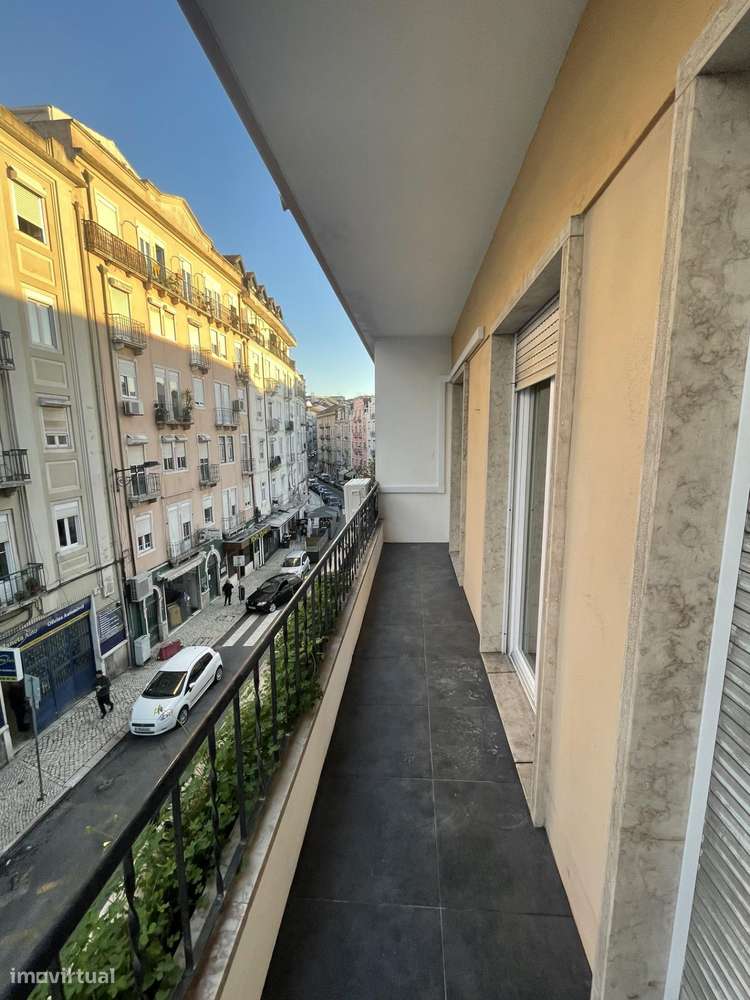 T1 luminoso em Arroios prédio com elevador-17