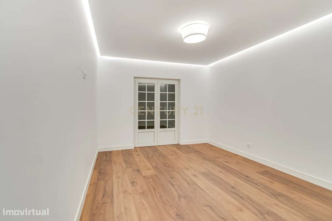 Moradia T4 em Condomínio Privado na Venda do Pinheiro-4