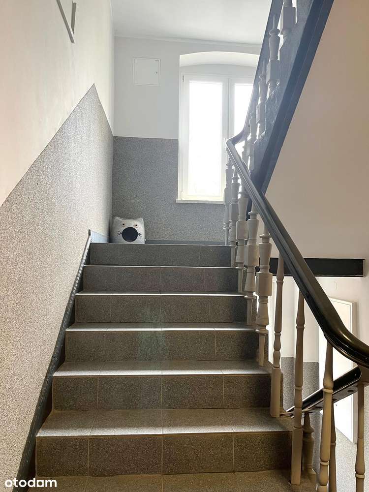 Kawalerka do remontu !-0