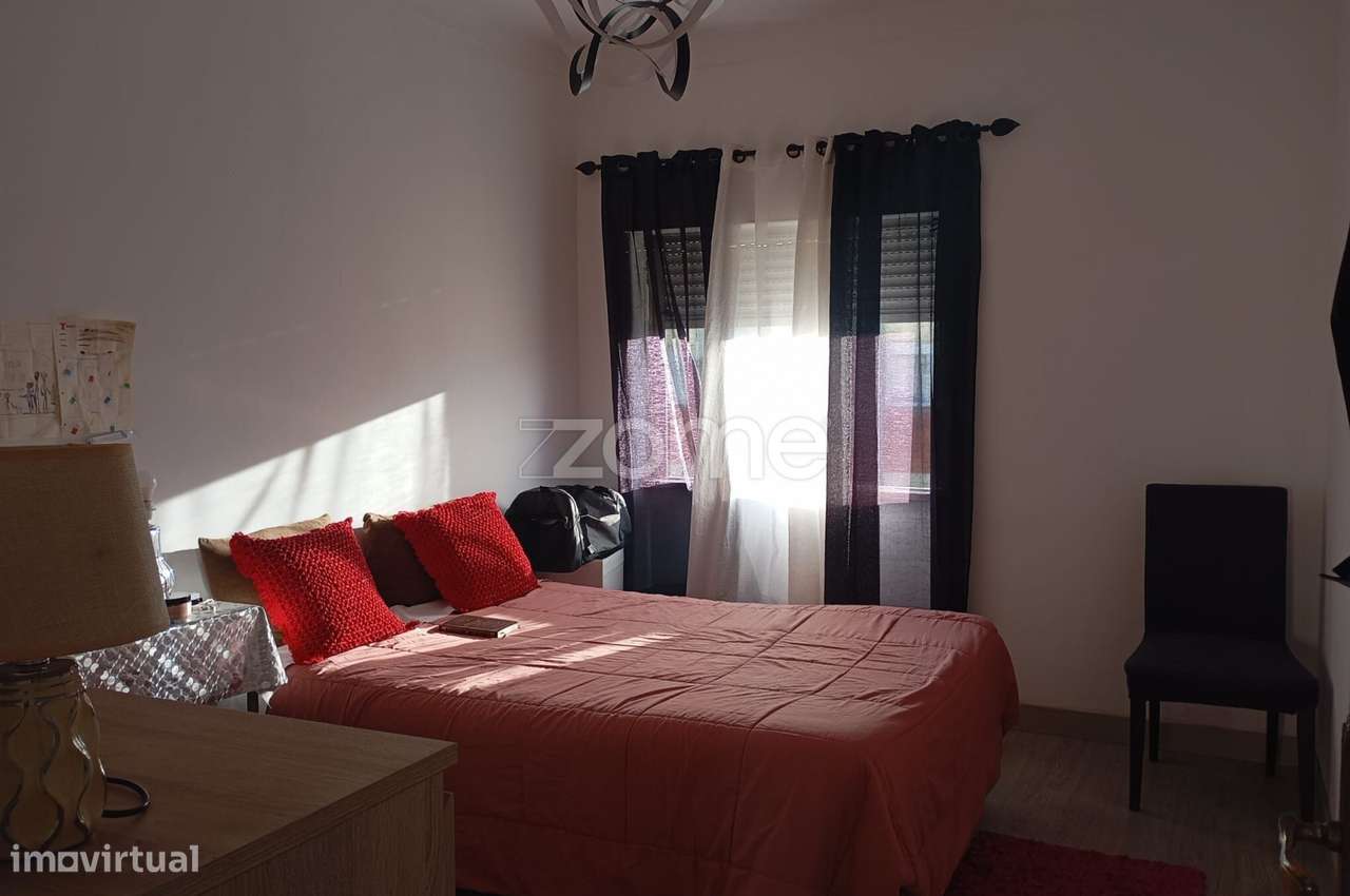 Apartamento T2 renovado no Barreiro-3