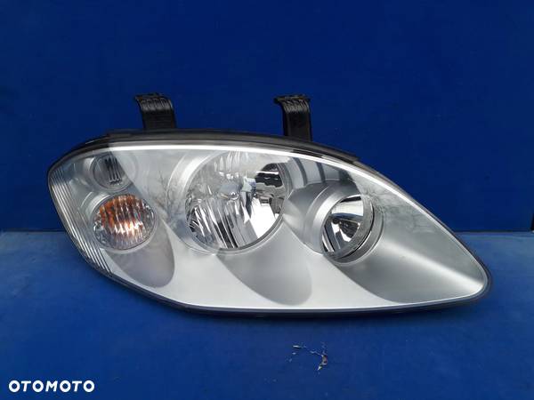 SSANGYONG RODIUS 04-13 2004- REFLEKTOR LAMPA PRAWA - 1