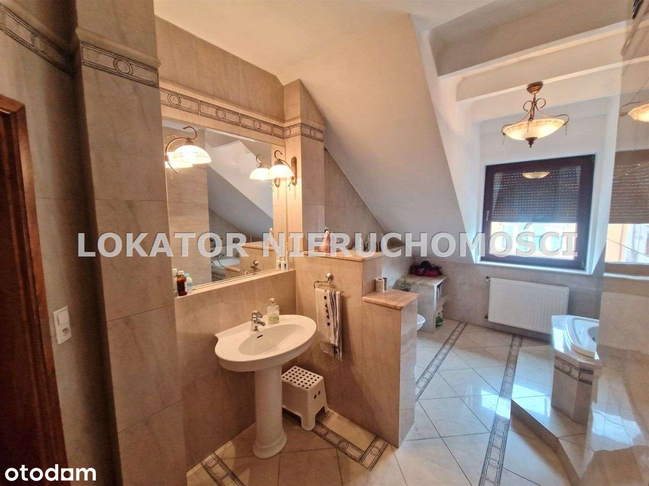 Solidny dom na zacisznym osiedlu w Pile-13