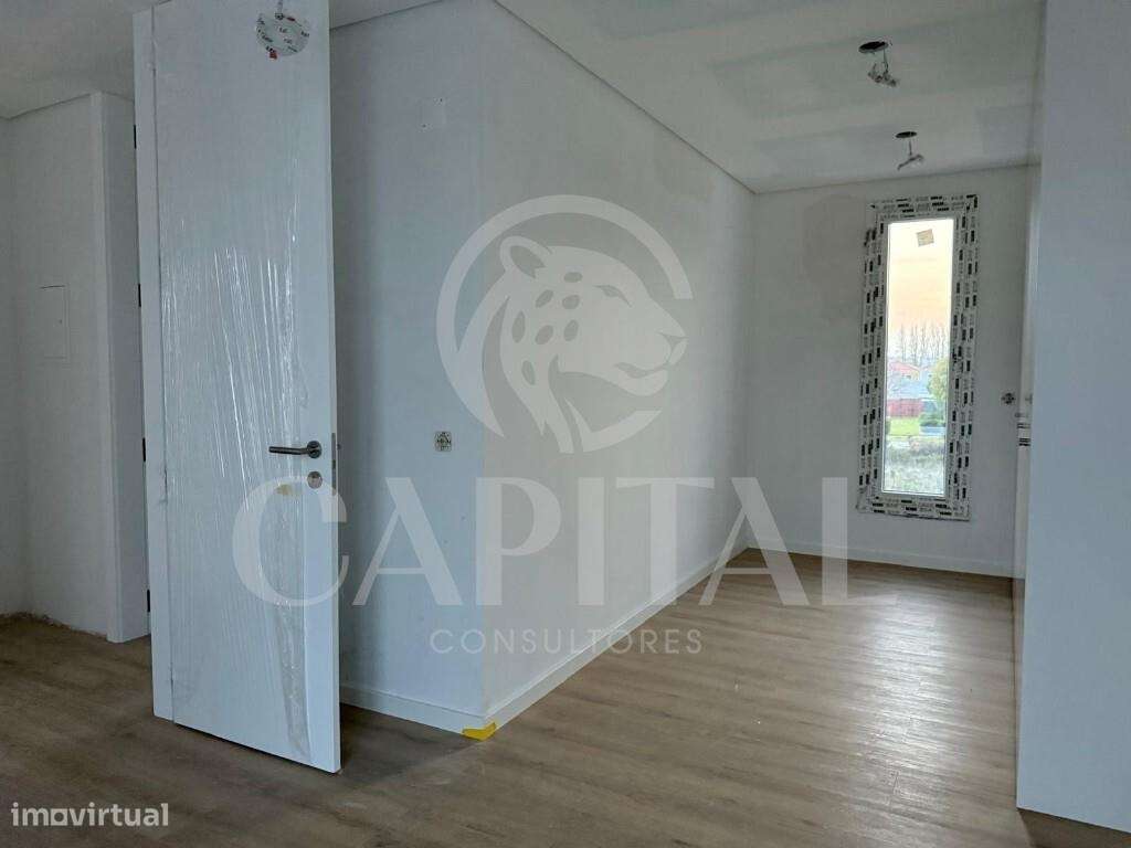 Moradia V3 Isolada com Piscina – Nova – Abrunheira-22