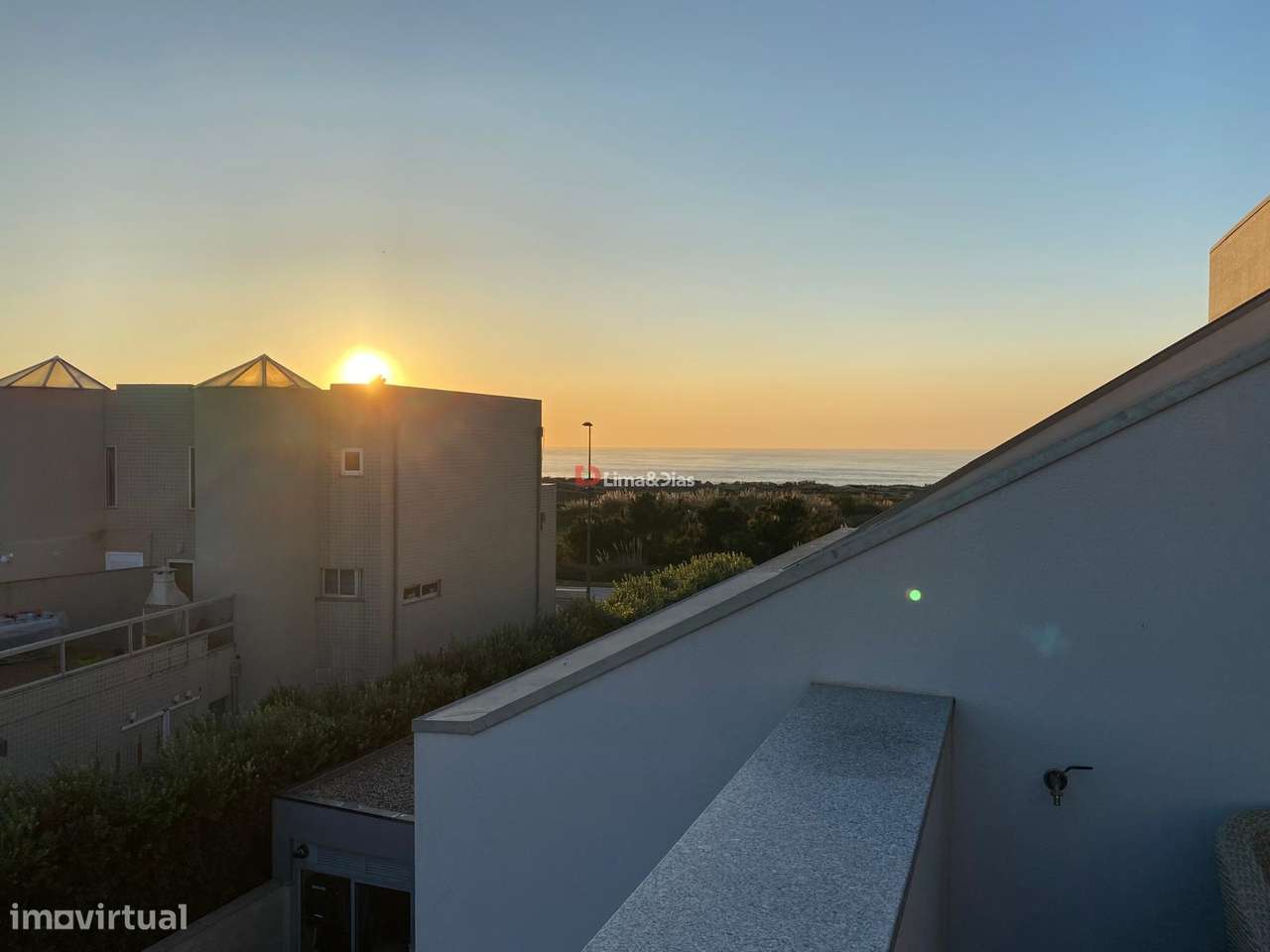 Moradia de Luxo T-3 à praia da Madalena-16