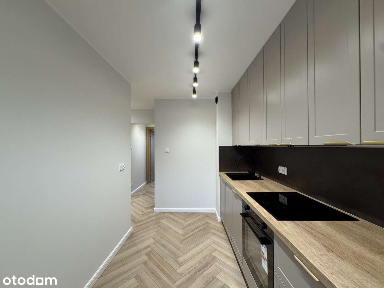 Nowoczesne 3 pokoje po remoncie, 2. piętro — gotowe do zamieszkania!-1