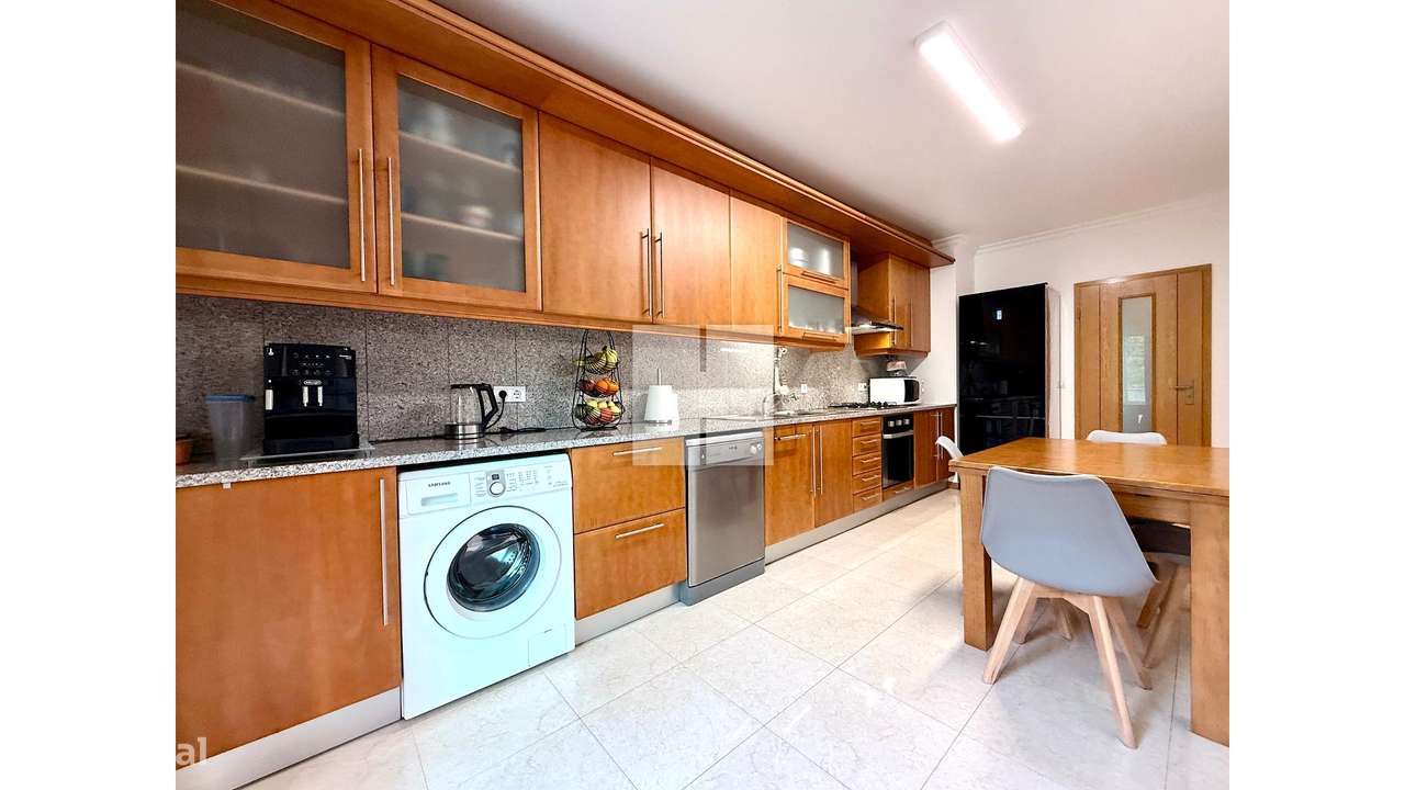 Apartamento T3 c/ Terraço e Garagem-15