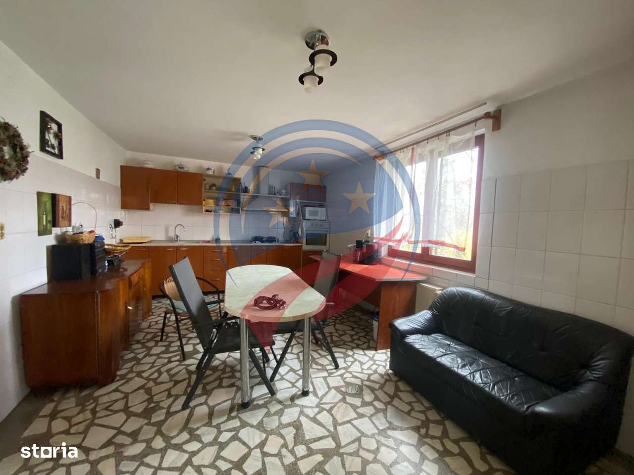 VILA CU 2500 MP TEREN LA 15 KM DE CRAIOVA CENTRU - Imagine principală: 5/14