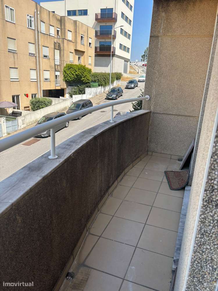 T1 Renovado com Garagem Fechada e Varandas, Vilar de Andorinho-7