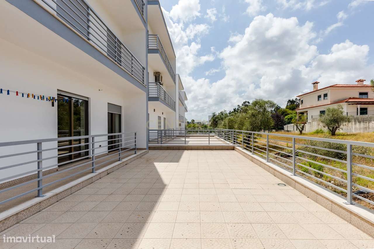 Apartamento T3 de Excelência com Terraço, Garagem Box, no Louriçal - P-30
