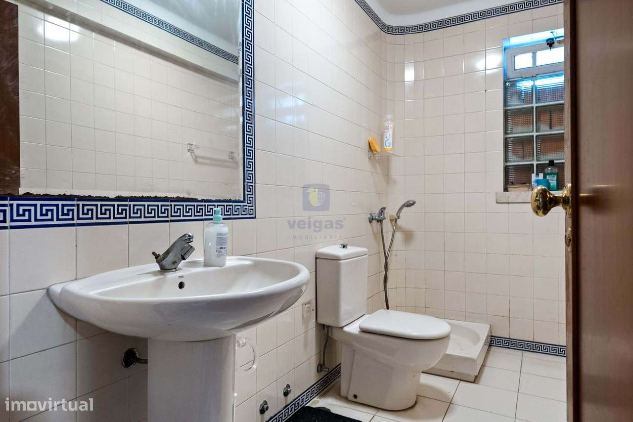 Prédio em Propriedade Total com Terraço, Garagens  no Montijo-17