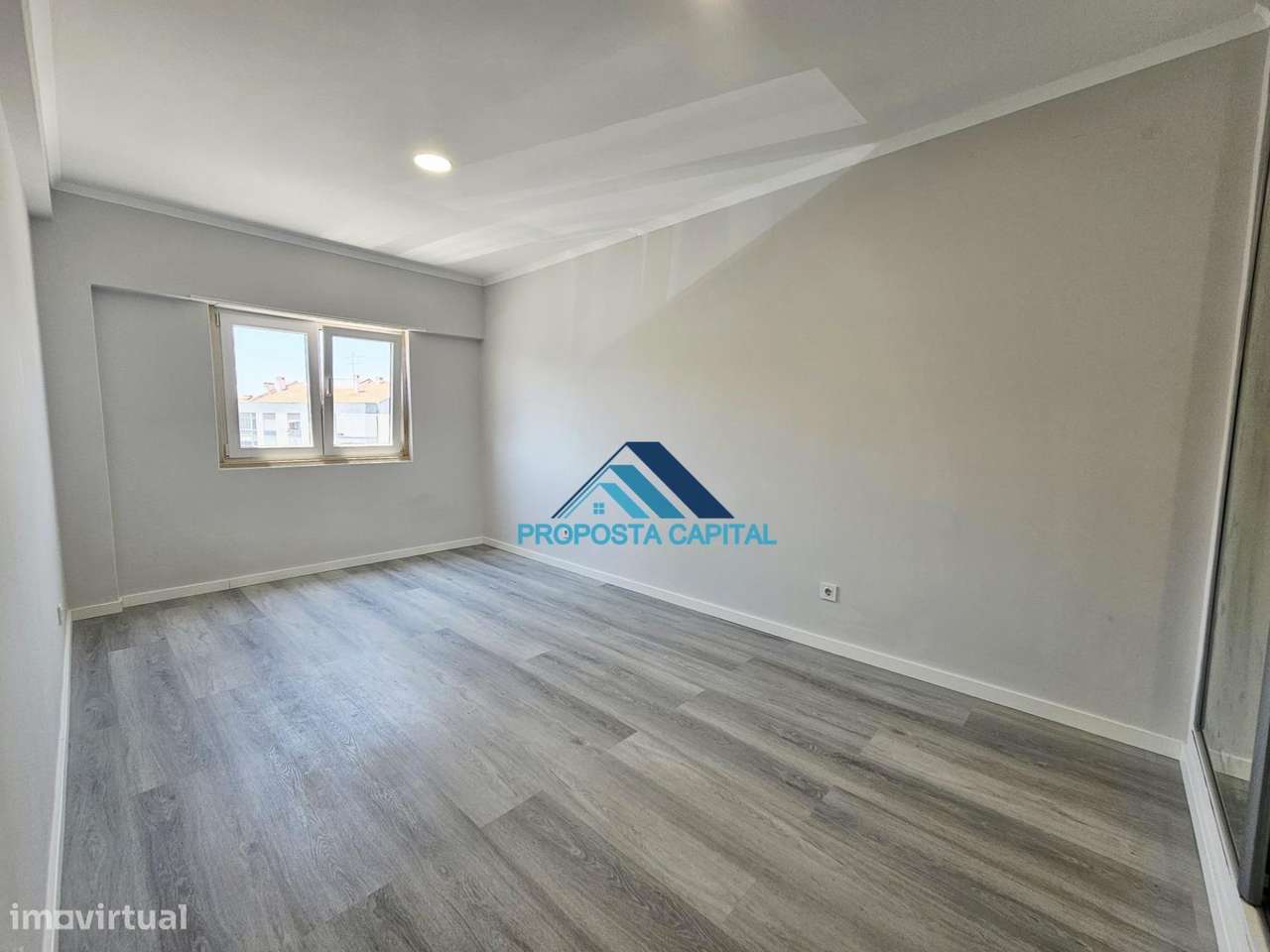 APARTAMENTO T4 REMODELADO CENTRO AMORA-22