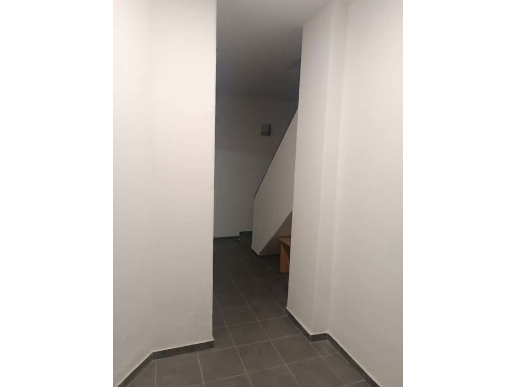 Espaço Comercial com +10 divisões, composto por várias divisões com...-2