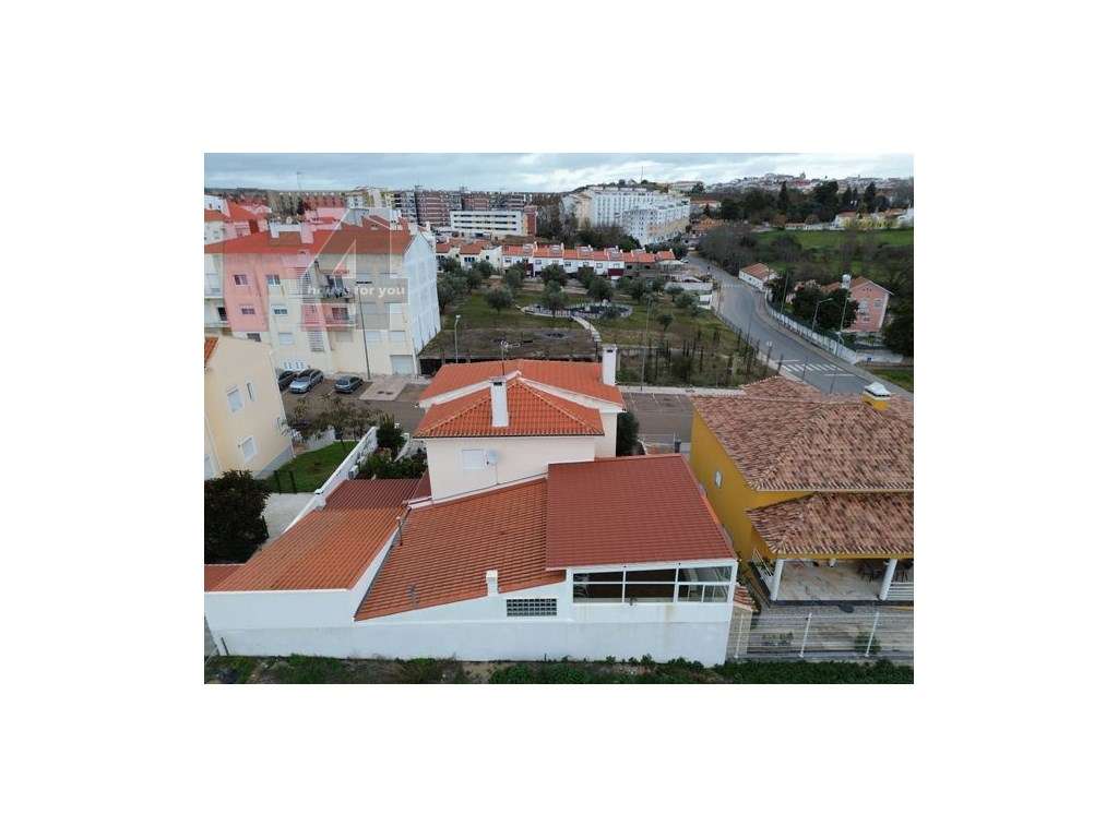 MORADIA T4 NO CENTRO DE ELVAS COM MAIS DE 500M² DE ÁREA-43