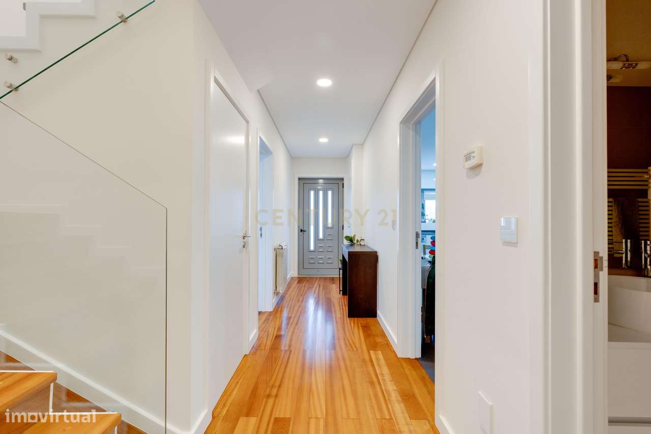 Moradia T3+1 em banda a 5 min do Centro da Cidade de Espinho-24
