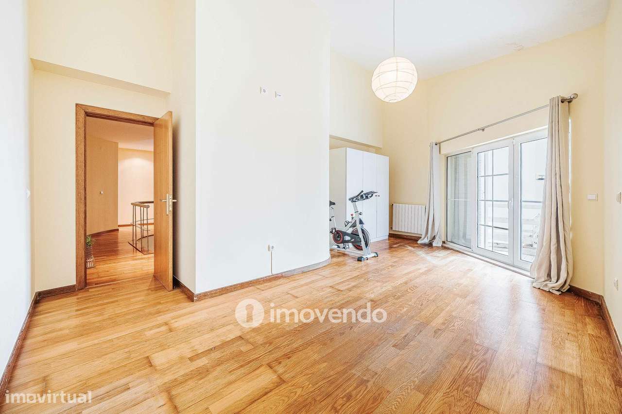 Moradia T5+2 com garagem, em condomínio com piscina, em Murches-31