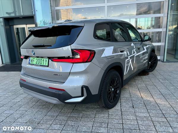 BMW iX1 xDrive30 xLine - 13