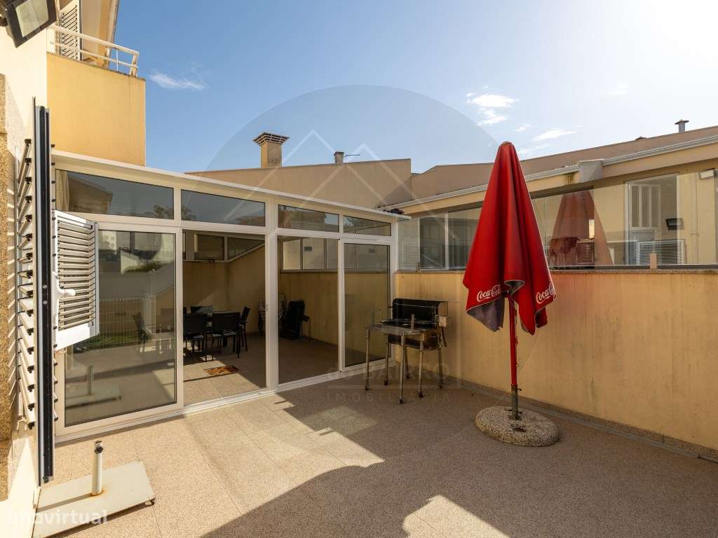 Moradia T4 Independente com Piscina, Ginásio e Garagem para 4 Carro...-44