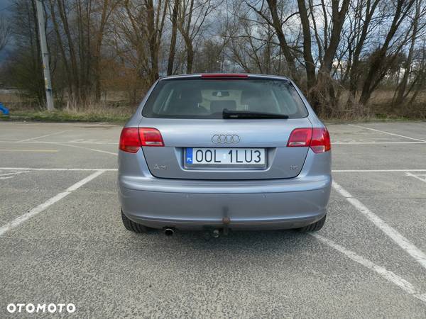 Audi A3 1.6 Sportback S tronic Attraction - 4