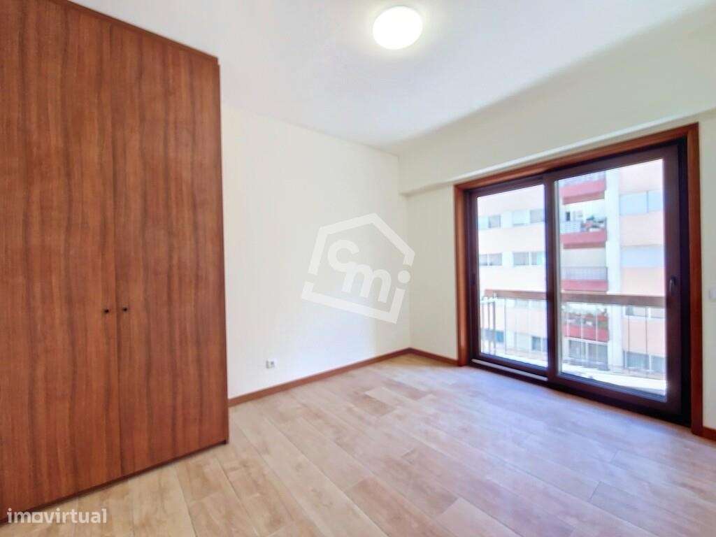 Venda de T3 na Marginal de Matosinhos com Garagem-24