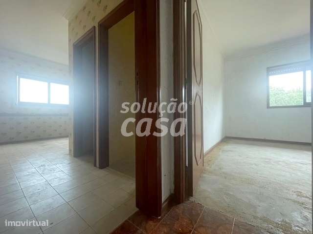Moradia Isolada T4 para REMODELAR, com 2860m2 de Terreno!-9