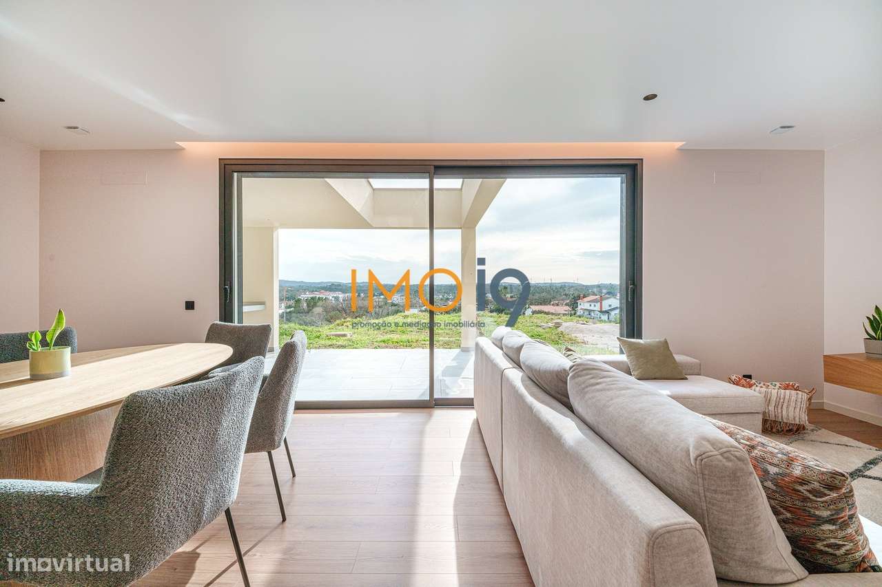 Moradia T4 com Vista Panorâmica em Fátima-8