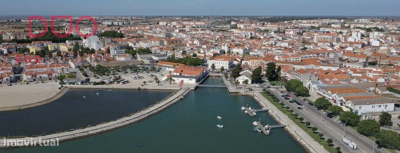 Prédio  para construção  no Montijo / Demolição de Armazém-6