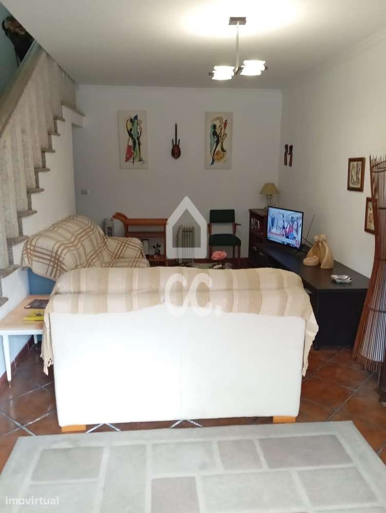 Moradia em Pedra com Jardim e Vista de Campo-8