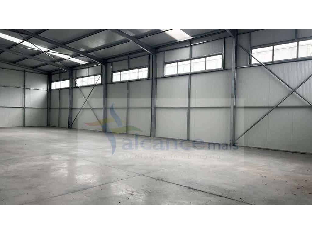 Armazém com construção recente em Vila Nova de São Bento I Possibil... - Grande imagem: 3/11