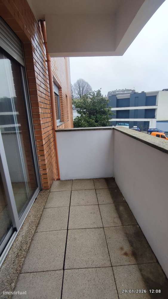 T3 - C/Novo -  Próx. do Colégio Int. Júlio Dinis-C/Varanda e Garagem-6