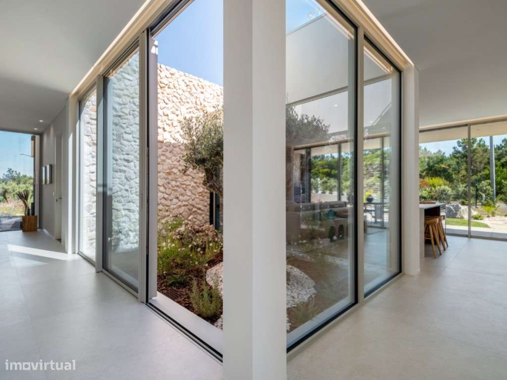 Moradia de extraordinária qualidade junto à lagoa, golfe e praia-4