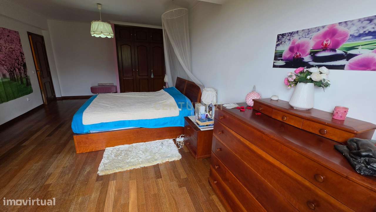 Apartamento Duplex T5 no centro de Palmela-12