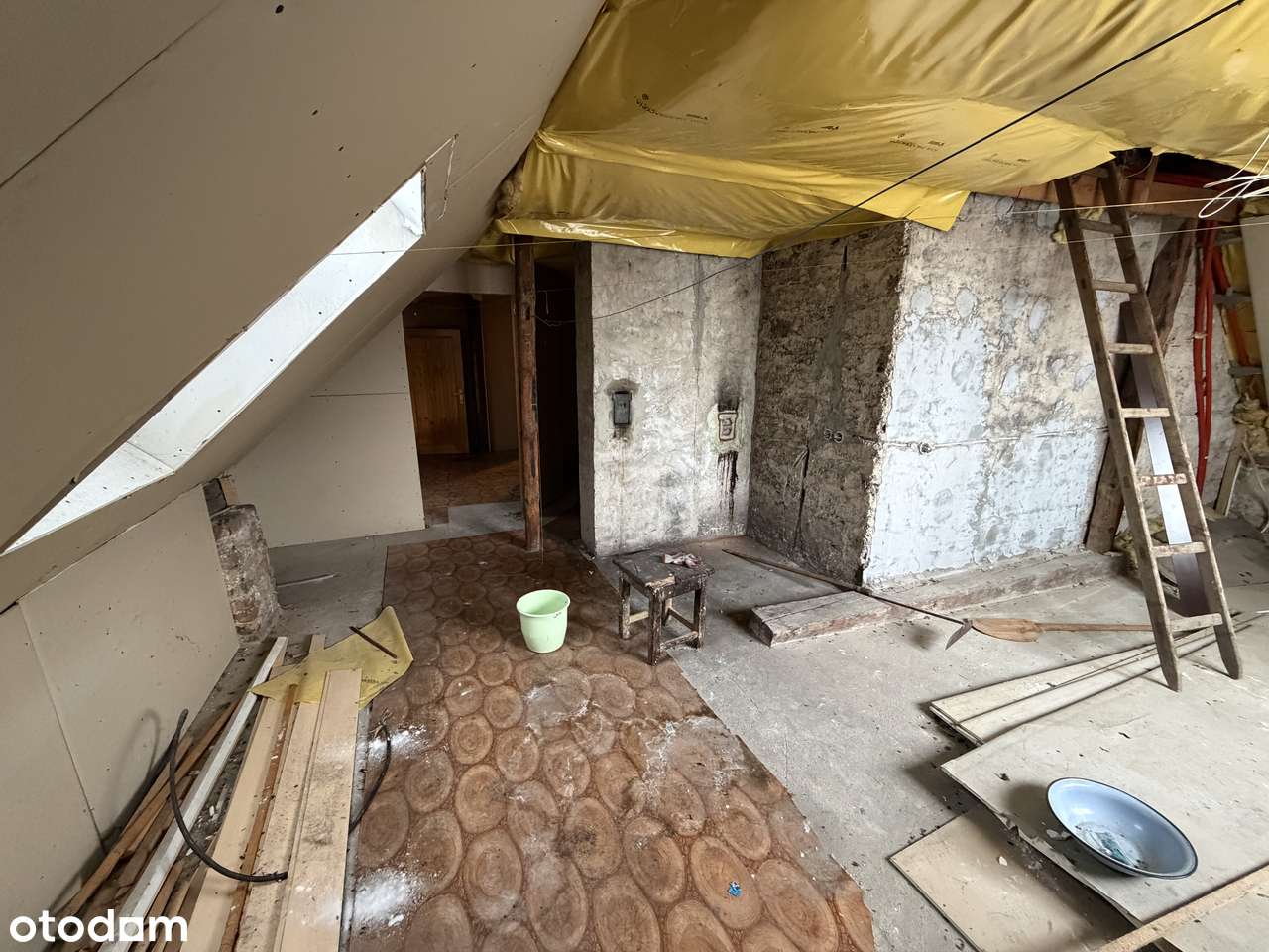 Super murowany dom w Zagórzu z potencjałem z działka 8 arów-17